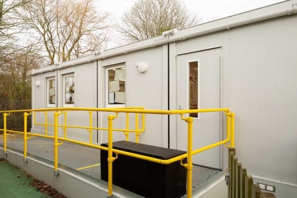 007-exterior-view-school-classroom-modular-960x640-1 (6 Bay) Euro Modular Building