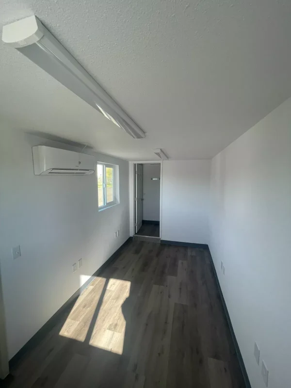 20-foot-office-in-refurbished-shipping-container23 20 foot office refurbished shipping container