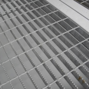 628-8ft-open-mesh-floor-2-600x450-1 20Ft X 8Ft Open Mesh Floor Bunded Store